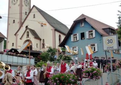 Patrozinium 2022: Eindrücke von der Prozession. Ausgehend vom Gotteshaus im Oberdorf über Mühlweg und Unterrain zum Sandplatz und zurück zur Kirche.