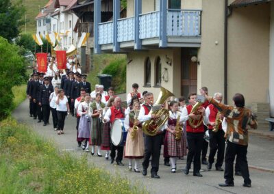 Patrozinium 2022: Eindrücke von der Prozession. Ausgehend vom Gotteshaus im Oberdorf über Mühlweg und Unterrain zum Sandplatz und zurück zur Kirche.