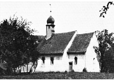 Blick auf die Westseite der Dreifaltigkeitskapelle. Die im Jahre 1132 geweihte Kapelle wurde 1922 zugunsten einer größeren Kirche abgerissen.