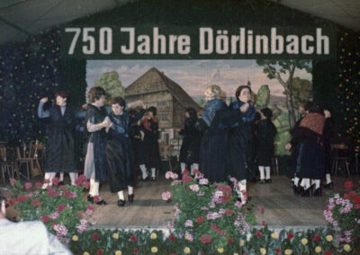 Im August 1975 feierte Dörlinbach sein 750-jähriges Bestehen. Hier ein Blick auf die Bühne des Festzeltes.