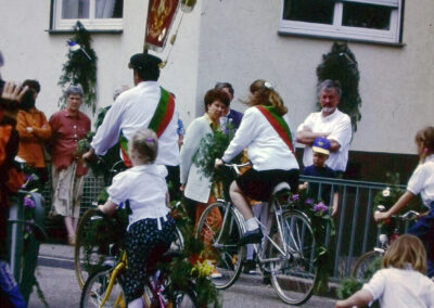 Impressionen vom Korso-Umzug anlässlich der 90-Jahr-Feier durchs Dorf. Die Feierlichkeiten fanden in und um die Festhalle statt.