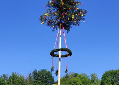 1. Mai 2025: Impressionen vom Dörlinbacher Maibaum. Der Feiertag beginnt mit Sonnenschein pur – ein herrlicher Tag!