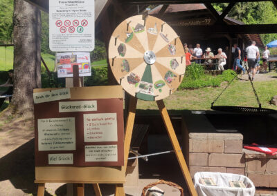 1. Mai 2025: Impressionen vom Maihock an der Prinschbachhütte. Der Hock diente auch als Plattform zur Werbung für die große 800-Jahre-Feier.