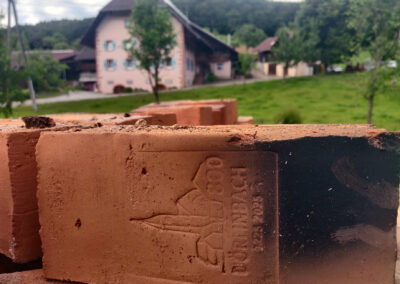 Projekt Jubiläumsziegel: Impressionen vom Samstagmorgen. Der Rest des Ofens konnte bis Mittag vollständig abgebaut werden.