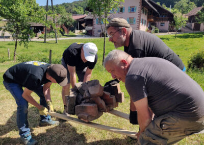 Projekt Jubiläumsziegel: Das sogenannten „Epizentrum“ wird gesichert – ein beeindruckendes Stück aus verschmolzenen Ziegelsteinen.