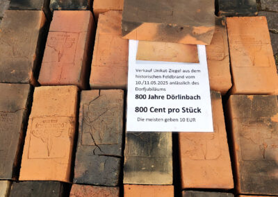 Projekt Jubiläumsziegel: Der Verkauf der Ziegelsteine beginnt. Für einen symbolischen Preis von 800 Cent sind sie erhältlich. Es gibt auch Sets für 20 Euro.
