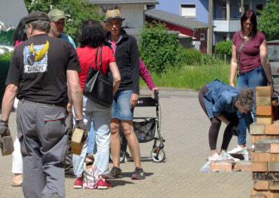 Projekt Jubiläumsziegel: Impressionen vom Verkauf der Ziegelsteine. Es sind noch genügend Jubiläumsziegelsteine verfügbar!