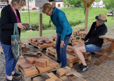 Projekt Jubiläumsziegel: Impressionen vom Verkauf der Ziegelsteine. Es sind noch genügend Jubiläumsziegelsteine verfügbar!