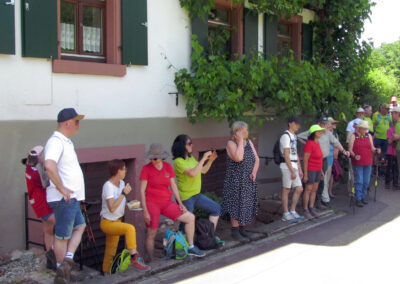 Weiter ging es zum sogenannten Schulzenhansenhof. Hier erläuterte Steuert anschaulich die wechselvolle Geschichte des Hofes.