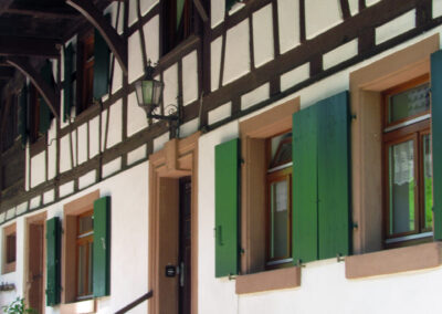 Weiter ging es zum sogenannten Schulzenhansenhof. Hier erläuterte Steuert anschaulich die wechselvolle Geschichte des Hofes.