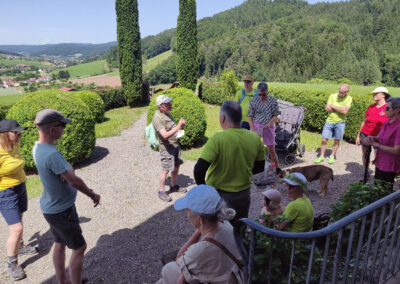 Geschichtlicher Stopp an der Gedächtniskapelle auf dem Kappelberg. Die Kapelle wurde im Dank für die Rückkehr zweier Soldaten aus dem Zweiten Weltkrieg errichtet.