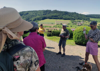 Geschichtlicher Stopp an der Gedächtniskapelle auf dem Kappelberg. Die Kapelle wurde im Dank für die Rückkehr zweier Soldaten aus dem Zweiten Weltkrieg errichtet.