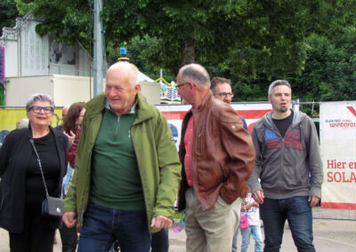 Samstag: Die Vorfreude auf das Festgeschehen steigt. Das Zelt füllt sich zusehends!