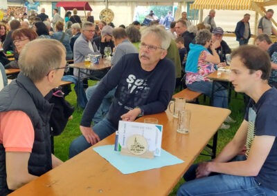 Samstag: Die Vorfreude auf das Festgeschehen steigt. Das Zelt füllt sich zusehends!