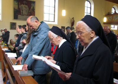 Samstag: Eindrücke vom Festgottesdienst in der Dörlinbacher Pfarrkirche. Das Fest beschert der Gemeinde ein volles Gotteshaus.
