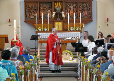 Samstag: Eindrücke vom Festgottesdienst in der Dörlinbacher Pfarrkirche. Das Fest beschert der Gemeinde ein volles Gotteshaus.