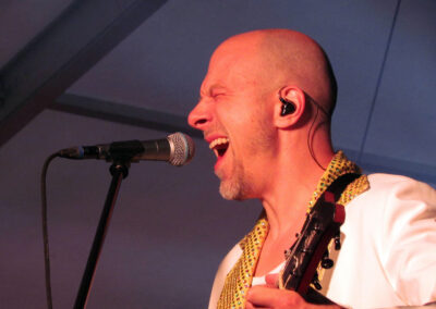 Sonntag: Erneut Partystimmung im Festzelt – diesmal mit „Van Baker & Band“. Auch am zweiten Abend war das Zelt proppenvoll.