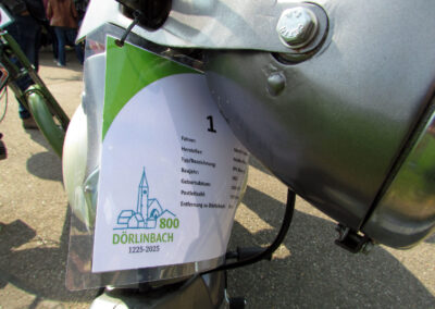 Montag: Weit über 100 Mopeds nahmen an der Mopedli-Ausfahrt teil. Hier ein paar Eindrücke von der Ankunft und dem Beginn der Ausfahrt.