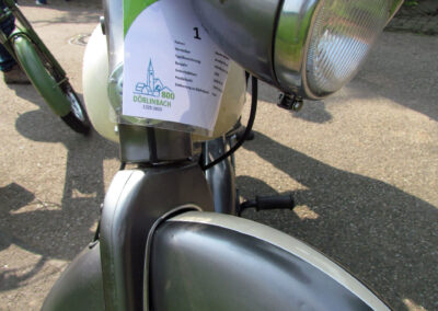 Montag: Weit über 100 Mopeds nahmen an der Mopedli-Ausfahrt teil. Hier ein paar Eindrücke von der Ankunft und dem Beginn der Ausfahrt.