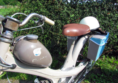 Montag: Weit über 100 Mopeds nahmen an der Mopedli-Ausfahrt teil. Hier ein paar Eindrücke von der Ankunft und dem Beginn der Ausfahrt.