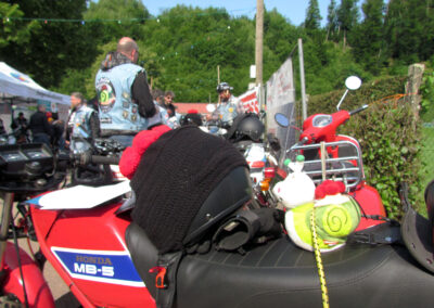 Montag: Weit über 100 Mopeds nahmen an der Mopedli-Ausfahrt teil. Hier ein paar Eindrücke von der Ankunft und dem Beginn der Ausfahrt.
