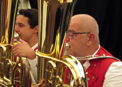 Montag: Der Musikverein Ortenberg unterhielt die Festgäste in Dörlinbach. In deren Reihen spielte Schuttertals Bürgermeister an der Trompete mit.