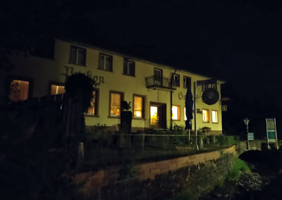 Zum letzten Mal: Die Lichter der „Engel“-Gaststube und des Saals erleuchten den Dörlinbacher Nachthimmel.