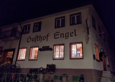 Zum letzten Mal: Die Lichter der „Engel“-Gaststube und des Saals erleuchten den Dörlinbacher Nachthimmel.