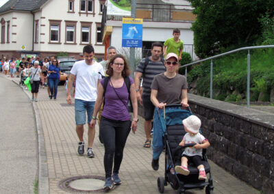 Musikalische Familienwanderung: Impressionen von der Wegstrecke zum ersten Stopp am Kappelberg.