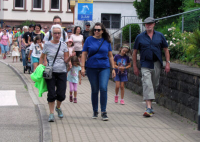 Musikalische Familienwanderung: Impressionen von der Wegstrecke zum ersten Stopp am Kappelberg.