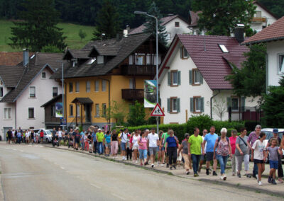Musikalische Familienwanderung: Impressionen von der Wegstrecke zum ersten Stopp am Kappelberg.