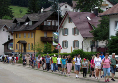 Musikalische Familienwanderung: Impressionen von der Wegstrecke zum ersten Stopp am Kappelberg.
