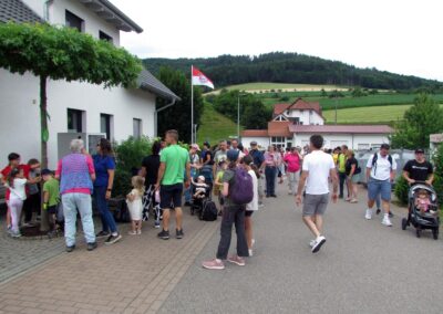 Musikalische Familienwanderung: Impressionen vom ersten Stopp am Kappelberg.