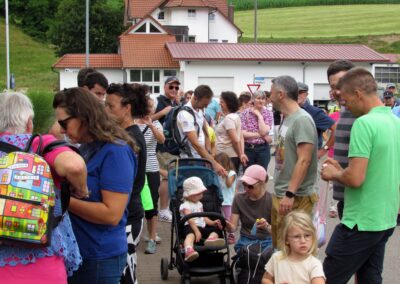 Musikalische Familienwanderung: Impressionen vom ersten Stopp am Kappelberg.