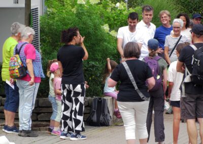 Musikalische Familienwanderung: Impressionen vom ersten Stopp am Kappelberg.