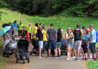 Musikalische Familienwanderung: Impressionen vom letzten Stopp am Wassertretbad.