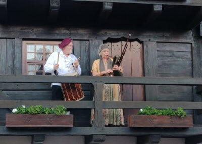 Wolfgang Miessmer und Marion Gumper überbrückten die erforderlichen Umbauten mit Dudelsack- und Trommelklängen.