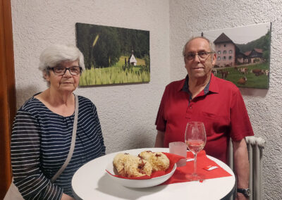 Momentaufnahmen rund um die Midissage, die zeigte, wie lebendig die Kunstszene in Dörlinbach ist.