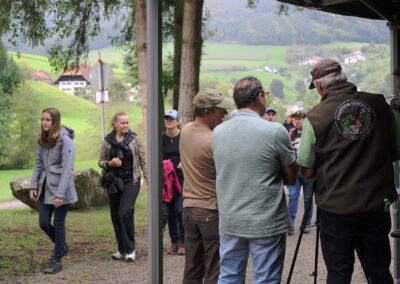 Impressionen vom Waldparkplatz bei der Prinschbachhütte. Vor Ort informierten die Kitzrettung und der Forstbetrieb Zehnle.