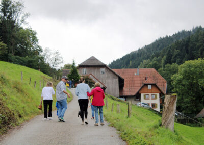Impressionen vom Jägertonihof im Prinschbachtal, wo man hautnah erleben konnte, wie Apfelsaft in der Vergangenheit hergestellt wurde.