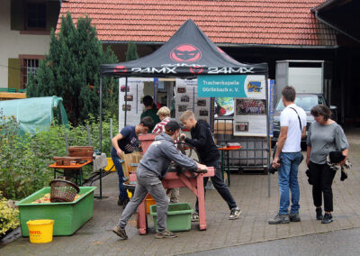 Impressionen vom Jägertonihof im Prinschbachtal, wo man hautnah erleben konnte, wie Apfelsaft in der Vergangenheit hergestellt wurde.