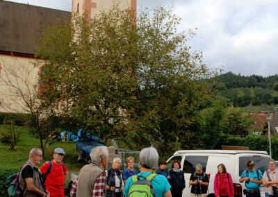 Historische Wanderung nach Ettenheimmünster: Treffpunkt war am Ziegelhüttenplatz. Alois Göppert und Martina Kaspar-Rothweiler führten die Gruppe an.