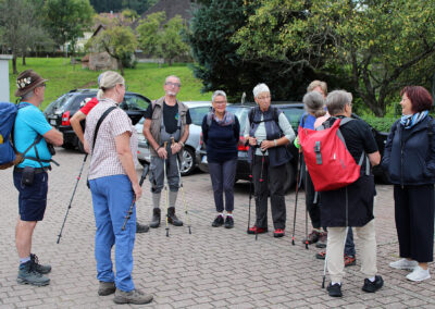 Historische Wanderung nach Ettenheimmünster: Treffpunkt war am Ziegelhüttenplatz. Alois Göppert und Martina Kaspar-Rothweiler führten die Gruppe an.