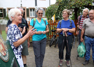 Historische Wanderung: Ankunft und Empfang in Ettenheimmünster. Die geschichtsträchtige Wanderung fand auf dem Landelinfest ihren Ausklang.