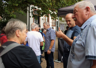 Historische Wanderung: Ankunft und Empfang in Ettenheimmünster. Die geschichtsträchtige Wanderung fand auf dem Landelinfest ihren Ausklang.