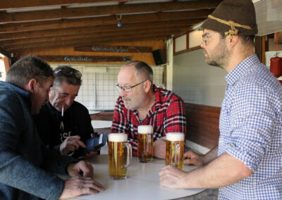 Impressionen vom Oktoberfest des SV Dörlinbach. Es lockten reichlich Bier, ein Weißwurst-Frühstück sowie ein Spieß mit den Haxen, Fußball und Live-Musik.