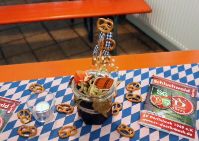 Impressionen vom Oktoberfest des SV Dörlinbach. Es lockten reichlich Bier, ein Weißwurst-Frühstück sowie ein Spieß mit den Haxen, Fußball und Live-Musik.