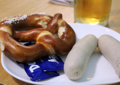 Impressionen vom Oktoberfest des SV Dörlinbach. Es lockten reichlich Bier, ein Weißwurst-Frühstück sowie ein Spieß mit den Haxen, Fußball und Live-Musik.