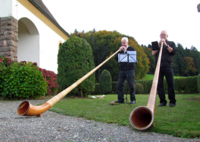 Impressionen von der Dank- und Gedenkfeier der Pfarrgemeinde auf dem Kappelberg. Die Jubiläumsfeier lockte über 60 Bürgerinnen und Bürger zum Kapellchen.