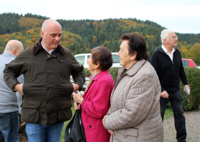 Impressionen von der Dank- und Gedenkfeier der Pfarrgemeinde auf dem Kappelberg. Die Jubiläumsfeier lockte über 60 Bürgerinnen und Bürger zum Kapellchen.